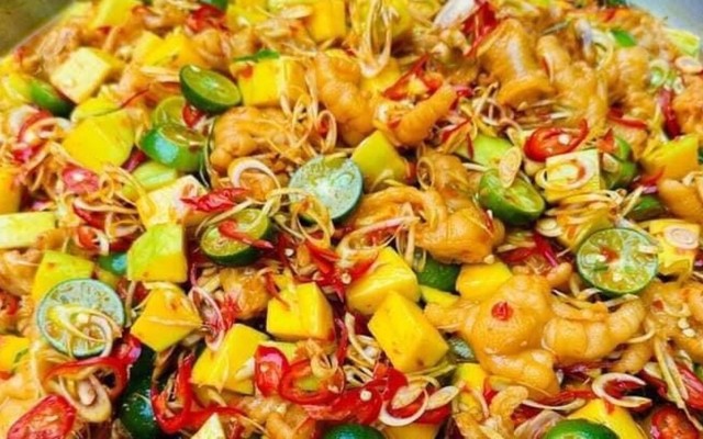 Chân Gà Rút Xương Sốt Thái & Ngâm Sả Tắc - Đại Từ