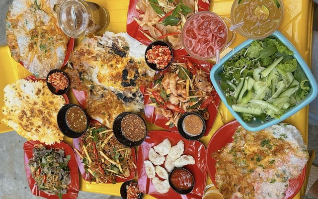 Mắt Hí - Bánh Ép Cầu Hai - 143 Đặng Dung