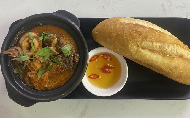Hủ Tiếu Mực & Phá Lấu Bò Tứ Xuyên - Âu Cơ