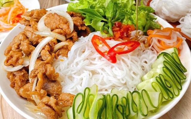 Hoa Thiên Lý - Bún Thịt Xào - Nguyễn Văn Cừ