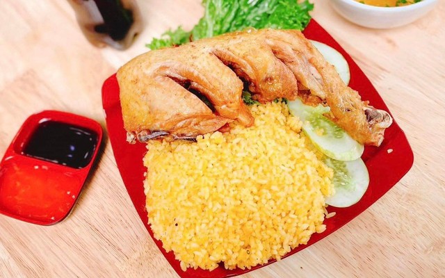 Cơm Gà Xối Mỡ A Sắt - Hoàng Hoa Thám
