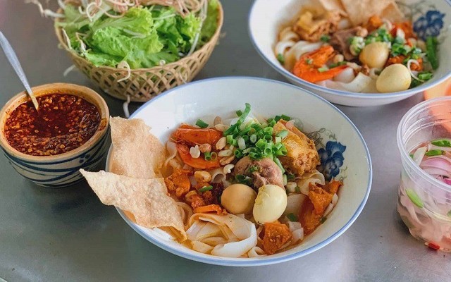 Bánh Hỏi Heo Quay & Mì Quảng Trộn 875 - Nguyễn Kiệm