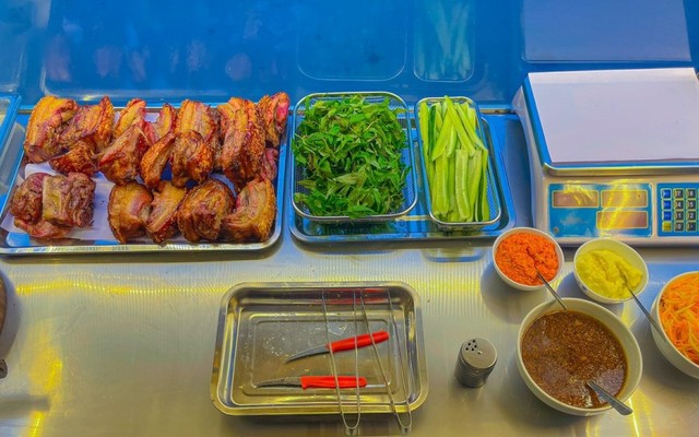 Bánh Mì Thịt Ba Chỉ Nướng Lu Nhi Phi -111 Hermann