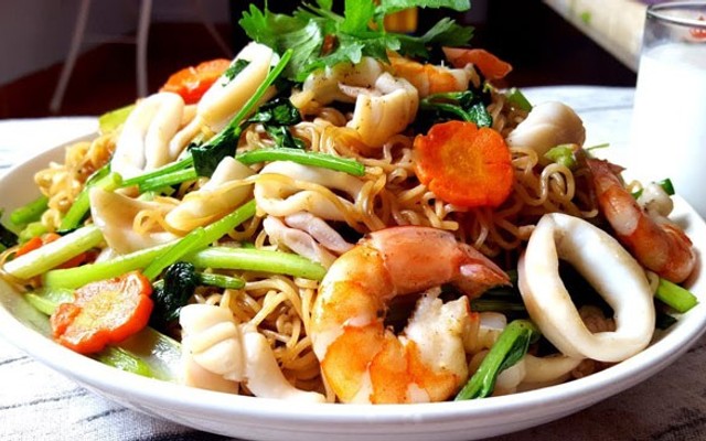 Quốc Ký - Cơm Gà Xối Mỡ, Hủ Tiếu Xào & Nui Xào