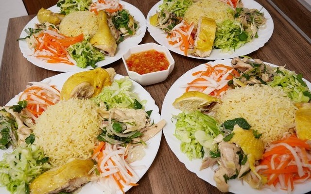 Cơm Gà Ta Ngũ Sắc, Bánh Ướt Lòng Gà & Lẩu Gà Ta 24h - Nguyễn Công Hoan