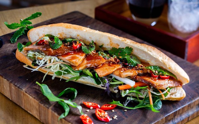 Bánh Mì Chả Cá - Phạm Hùng