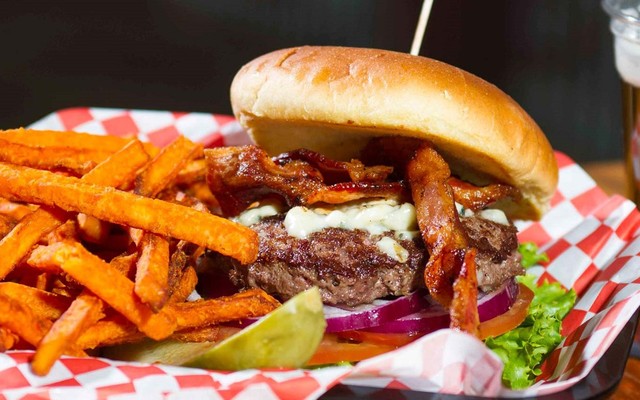 Shake The Bun Burger - Huỳnh Văn Bánh