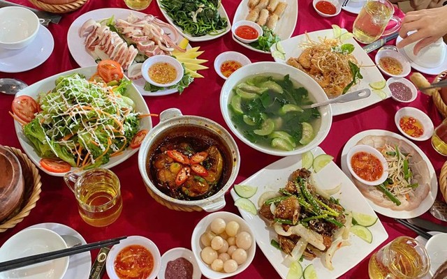 Cơm Niêu Phù Sa - Hồ Nghinh