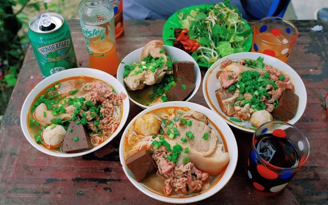 Bà Cương - Bún Bò, Mỷ Quảng & Cơm Trưa