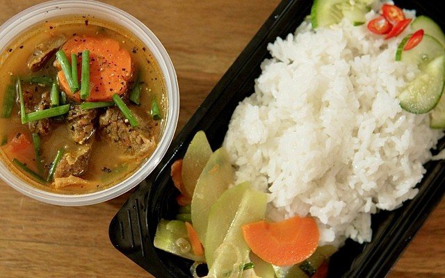 Bếp Nhà Mộc - Cơm Bò Sốt Vang - 220 Lê Duẩn