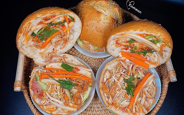 Bánh Mì Gà Xé Nhà Chíp - Nguyễn Ái Quốc
