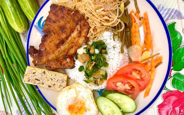 Tiệm Ăn Cô Tư Mỹ Tho - Tạ Quang Bửu