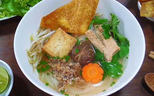 Quán Chay Anh Hùng - Hủ Tiếu Chay Mỹ Tho, Cơm Tấm Chay & Nước Ép