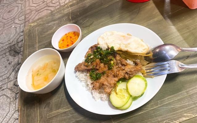 Cơm Tấm Đêm - Nguyễn Khuyến