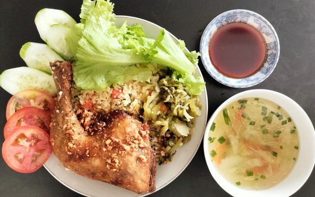 Cơm Gà Xối Mỡ A Trọng - Lê Văn Lương