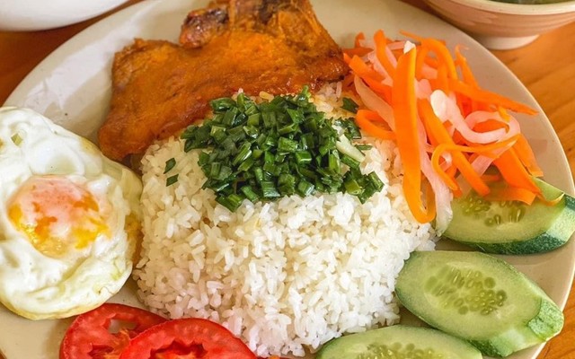 Tiệm Bánh Canh Chả Cá - 34 Lạc Long Quân