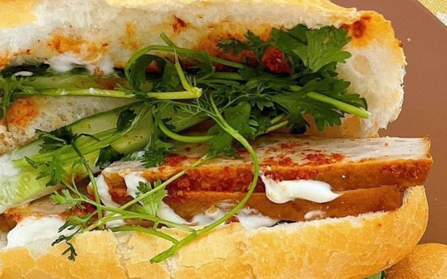 Dung Hà - Giò Chả, Bánh Mì Chả Nóng & Bánh Mì Thịt Nguội Sài Gòn - Trương Định