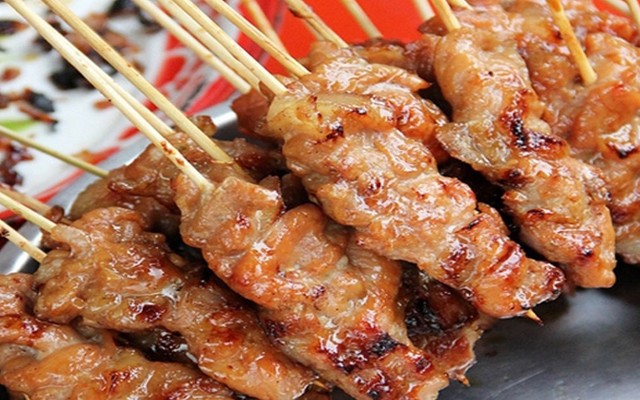 Vina Foodies - Vua Bánh Mì & Xiên Nướng Đường Phố