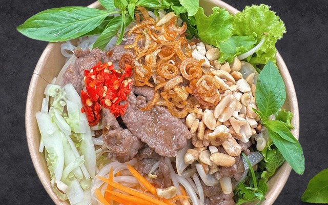 Quán Huyền Móm - Bánh Đa Cua, Miến Trộn & Bún Bò Trộn