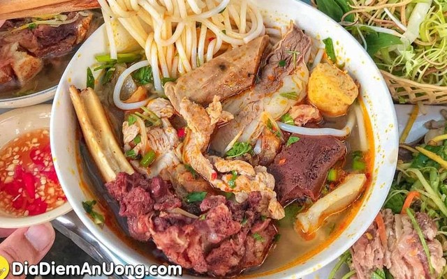 Quán Bún Bò Huế Ngõ Xưa - Nguyễn Thiện Thuật