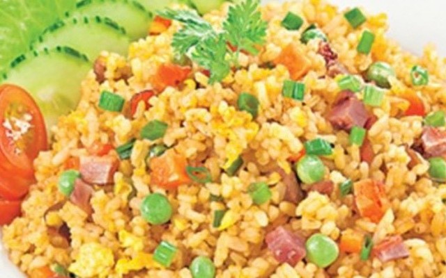 Cơm Gà Xối Mỡ Ngọc Oanh - Trần Chiên