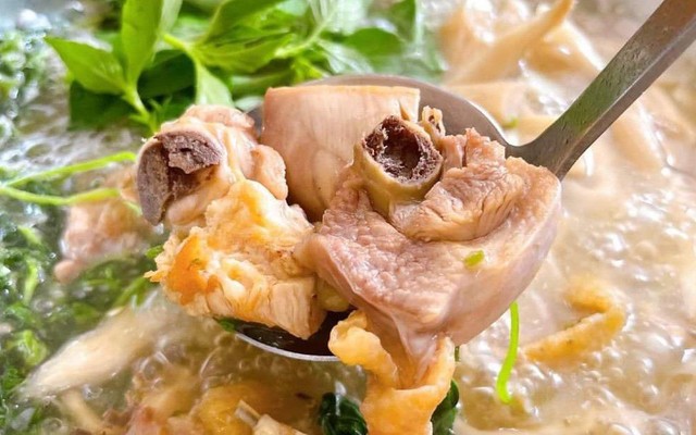 Lẩu Gà Lá É - Gà Vàng