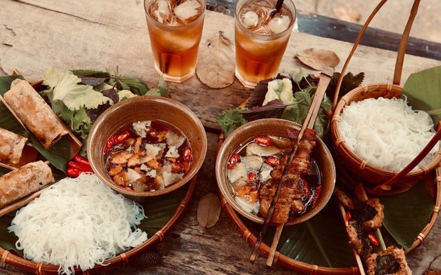 Phương Anh - Bún Trộn Gà Nướng & Bún Chả Hà Nội - Nguyễn Trãi