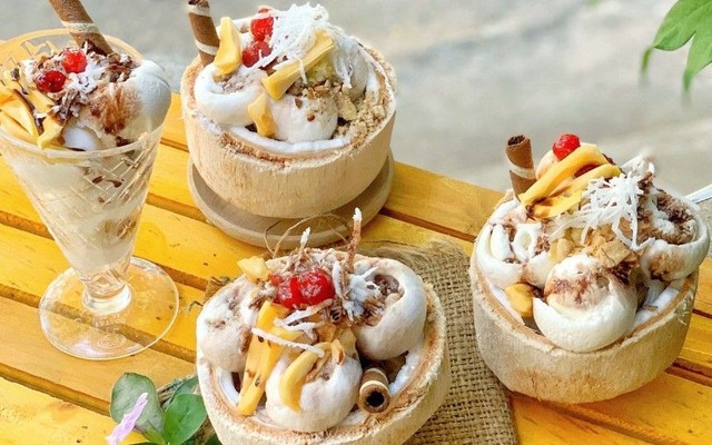 Cà Phê - Kem Dừa Mã Lai & Bánh Đồng Xu - Lô 10 Đinh Công Trứ