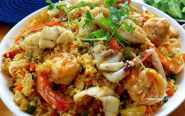 Đông Tây Quán - Cơm Ngon, Mỳ & Lẩu - 155 Trại Lẻ