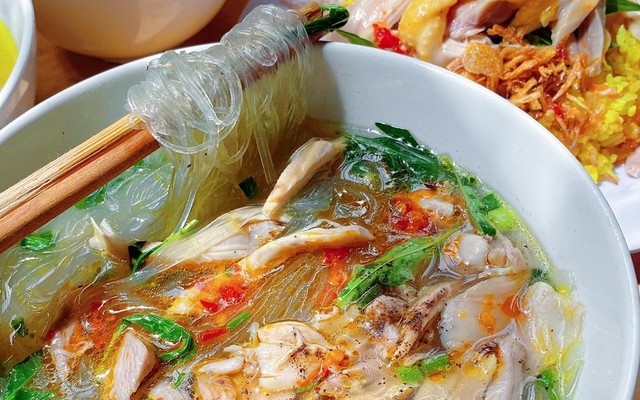 Cơm Gà Nguyên - Cơm Gà & Cơm Tấm - Hoàng Diệu