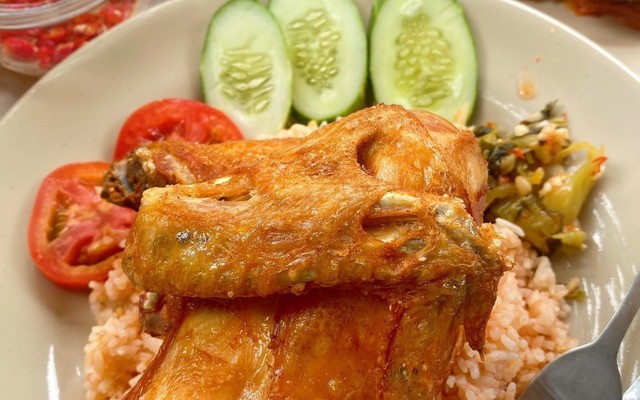 Cơm Gà Xối Mỡ 608 - Trường Sa