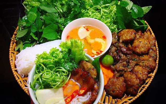 Bún Chả Hà Nội & Cơm Bình Dân Bà Dưa - 236 Khúc Hạo