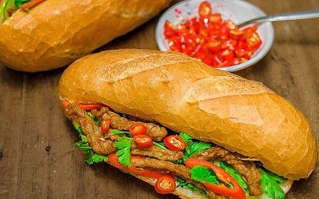 Bánh Mì Chả Cá Hoa Lư