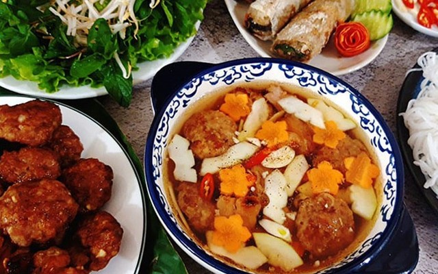 QUÁN 379 - BÚN CHẢ & BÚN ỐC