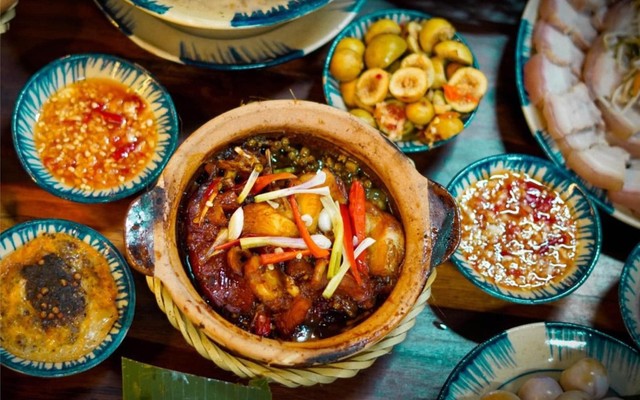 Cơm Niêu Bà Già - Phan Văn Trị