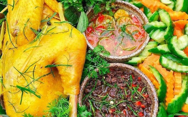 Gà Hấp Muối & Gà Ủ Muối - Thiên Ân Quán