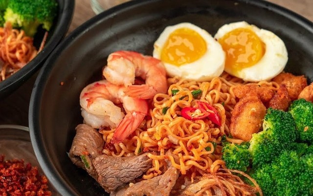 Vụng - Gà Rán, Xiên Que & Mì Trộn - 5 Huỳnh Văn Nghệ