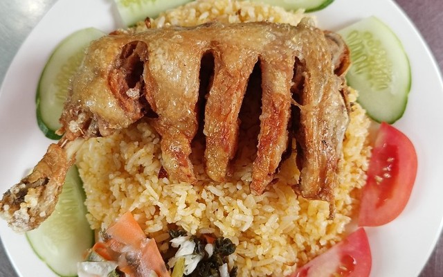 Cơm Gà Xối Mỡ TaTi - Đối Diện 144 Bờ Tuyến