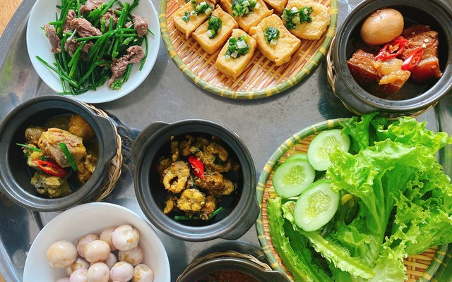 Quán Mẹ Rơm - Trần Hưng Đạo