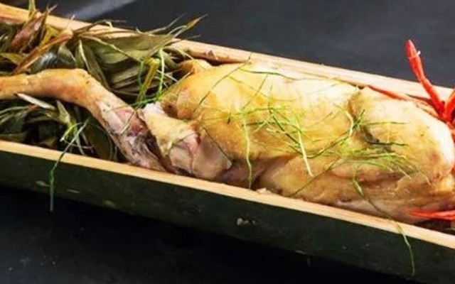 Gà Nướng Ống Tre - Phú Ông