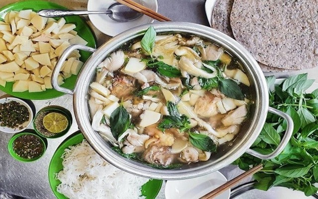 Lẩu Gà Lá É Phố Cổ - Lương Ngọc Quyến
