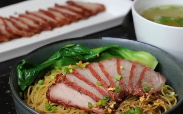 Hai Chị Em - Hủ Tiếu Hoành Thánh & Mì Tươi Xá Xíu Tươi - Trần Khắc Chân