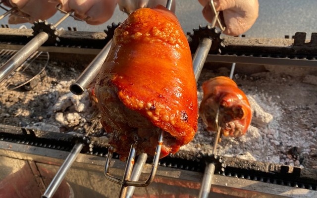 Đặc Sản Tây Bắc - Giò Heo Rút Xương Quay Mắc Mật & Dồi Sụn Nướng