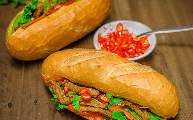 Bánh Mì & Chả Cá Nóng - Hạnh Phúc
