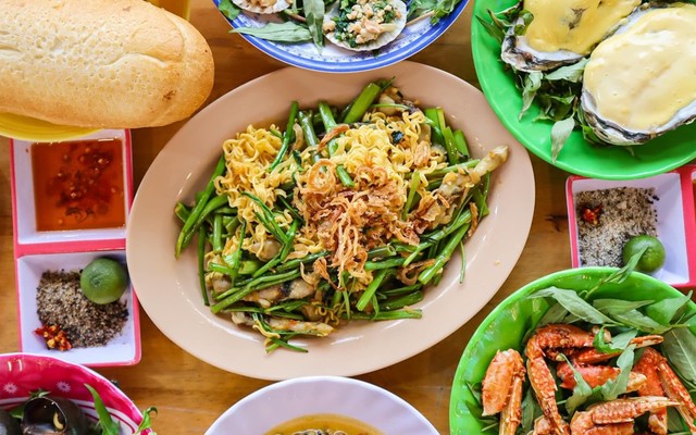 Ốc Đêm Tự Chọn - Đối Diện Chợ Hàng Bông