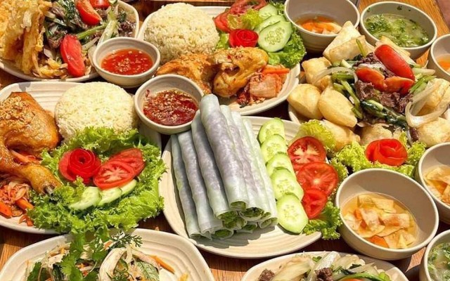 Phở Cuốn Hà Nội - Cơm Gà Xối Mỡ Vũ Gia - 275 Trường Thi