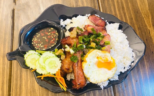 Quán Cơm Tấm Thèm - Cách Mạng Tháng 8