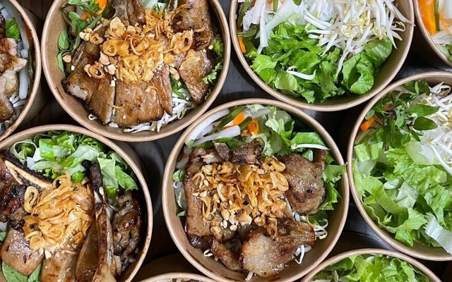 Cơm Sườn Nướng & Bún Mắm Trộn - 253 Nguyễn Khang