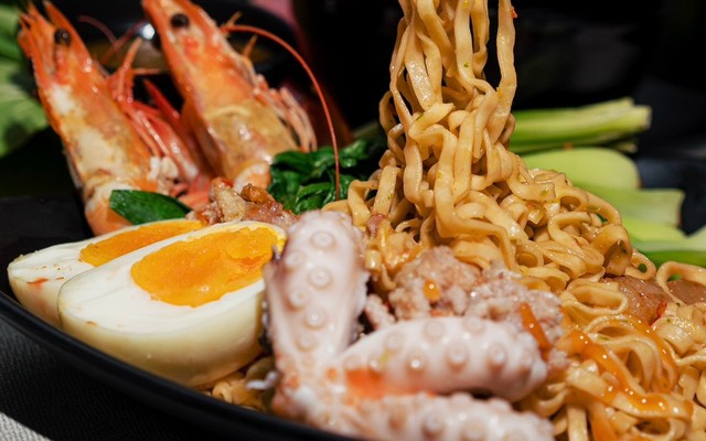 Mì Trộn Muối Ớt MAMA - Nguyễn Văn Cừ Nối Dài