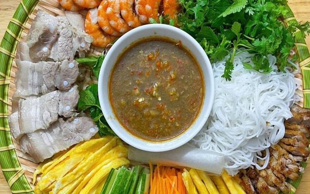 Nộm Bò Khô, Bánh Tráng Cuốn Thịt Heo & Bò Sốt Vang - Hạnh Sài Đồng